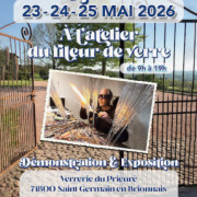 Porte ouverte de l'atelier du fileur de verre