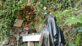 Reconstitution de la grotte de Lourdes 